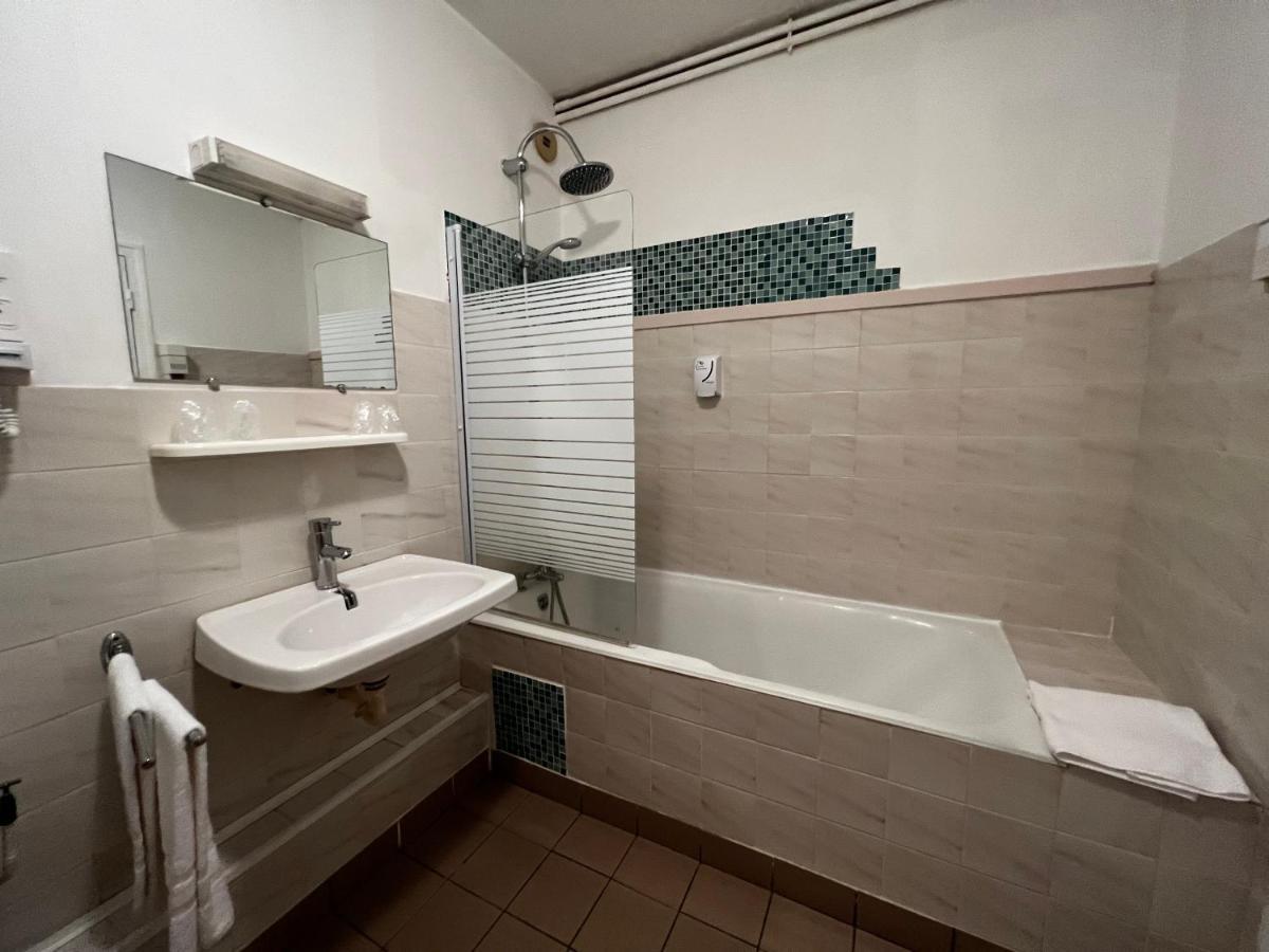 Hotel Les Montois Céaux Exteriör bild